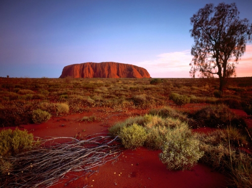 Vackra Ayers Rock i centrala Australien är ett måste